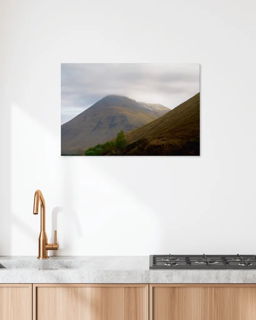 Loch_lomond_scotland_brume_matin_toile_simple_5_cuisine_scandinave_moderne.webp