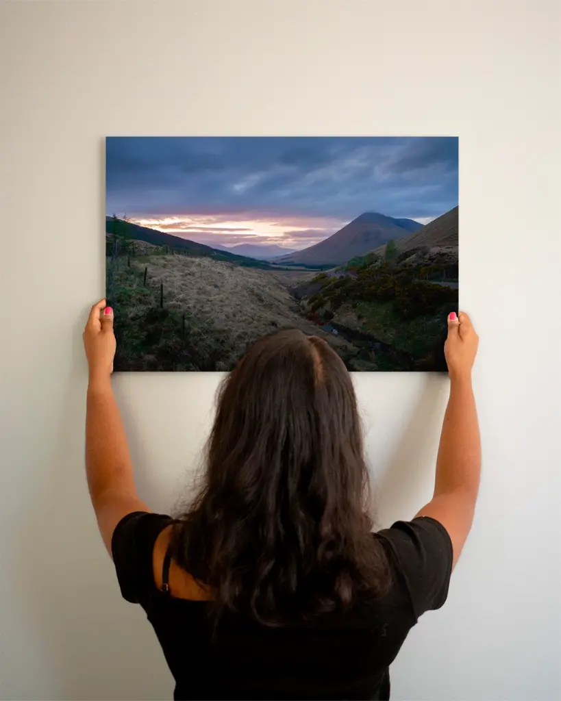 Loch_lomond_scotland_soir_aluminium_3_femme_mur.webp