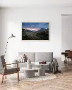Loch_lomond_scotland_soir_poster_cadre_2_salon_gris_tissus_moderne.webp