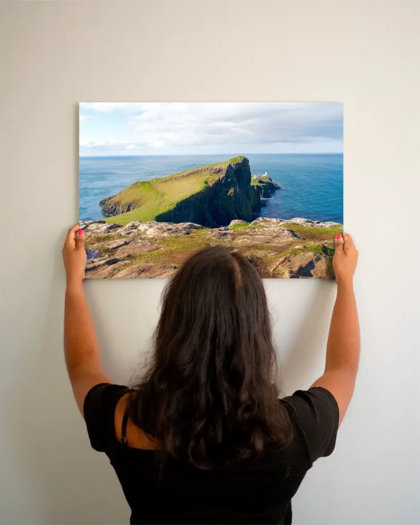 Neist_point_ocean_phare_scotland_aluminium_3_femme_mur.webp