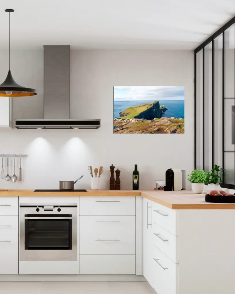 Neist_point_ocean_phare_scotland_aluminium_4_encadre_cuisine_moderne_industriel.webp