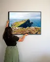 Neist_point_ocean_phare_scotland_poster_cadre_3_femme_mur.webp