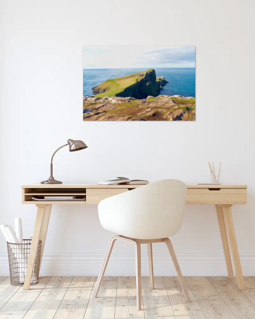 Neist_point_ocean_phare_scotland_fine art_2_bureau_scandinave_moderne.webp