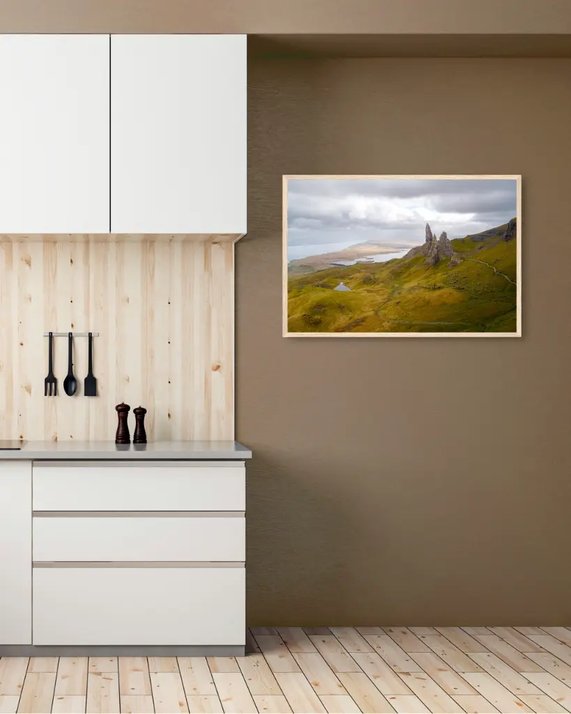 Old_man_storr_drone_poster_cadre_4_cuisine_moderne.webp