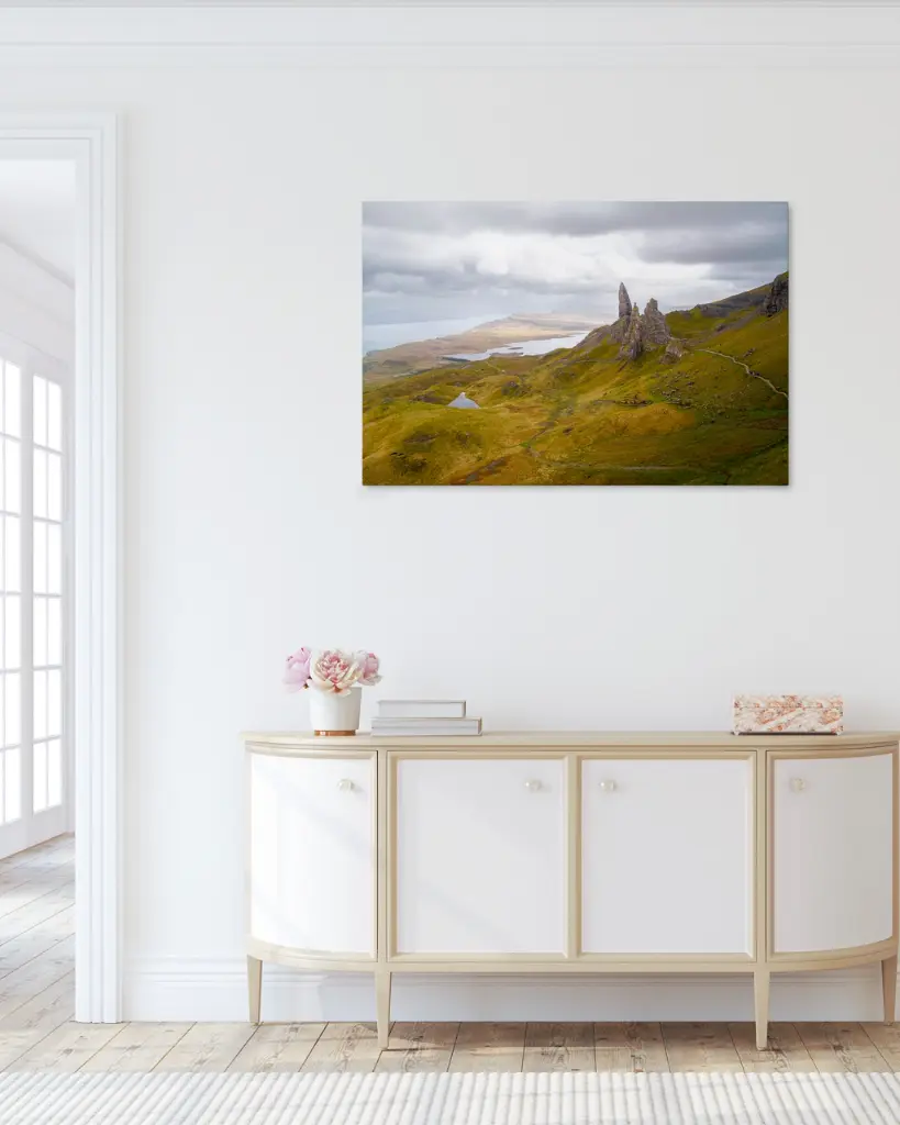 Old_man_storr_drone_toile_simple_2_couloir_ancien.webp