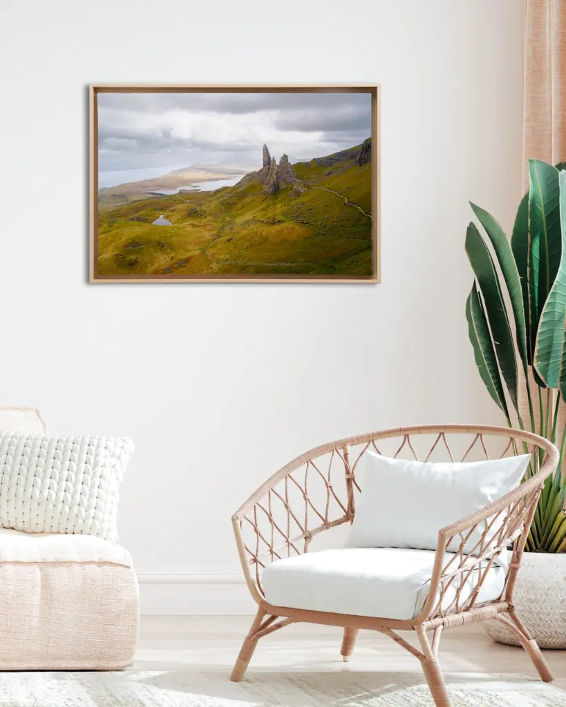 Old_man_storr_drone_toile_cadre_4_salon_osier.webp
