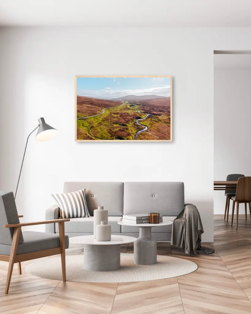 Quiraing_vallee_drone_scotland_poster_cadre_2_salon_gris_tissus_moderne.webp