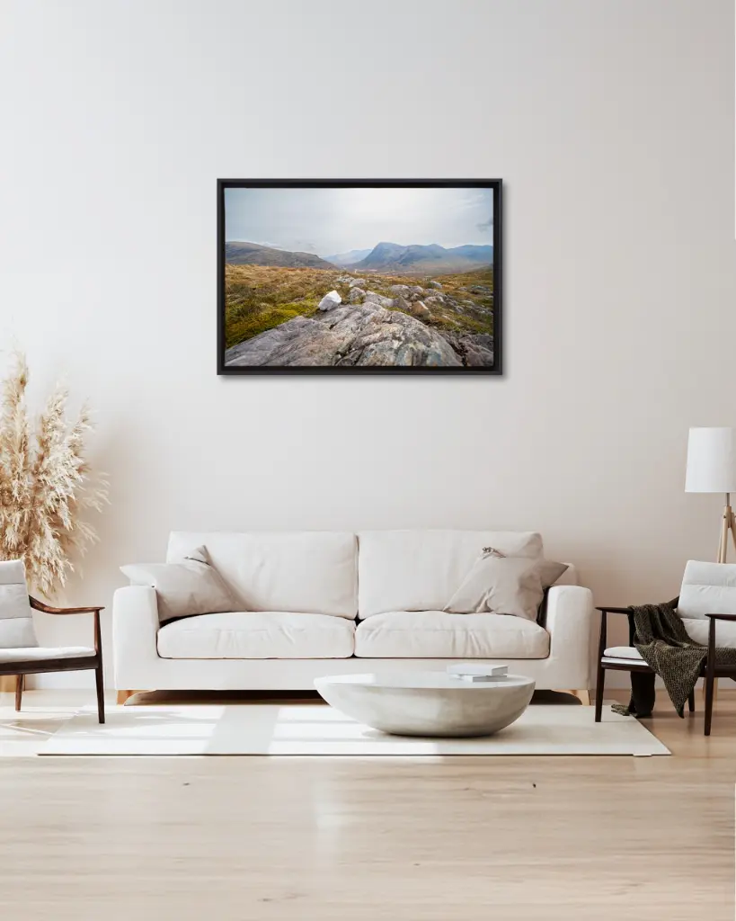 Glencoe_vallee_rocher_montagne_sctoland_toile_cadre_2_salon_beige_tissus_moderne.webp