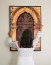 Porte_Dubrovnik_poster_cadre_3_femme_mur.webp