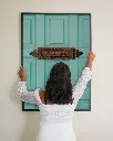 Porte_Libellule_poster_cadre_3_femme_mur.webp