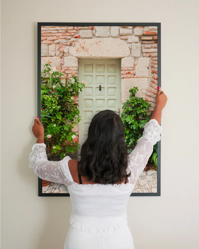 Porte_Penne d'Agenais_poster_cadre_3_femme_mur.webp