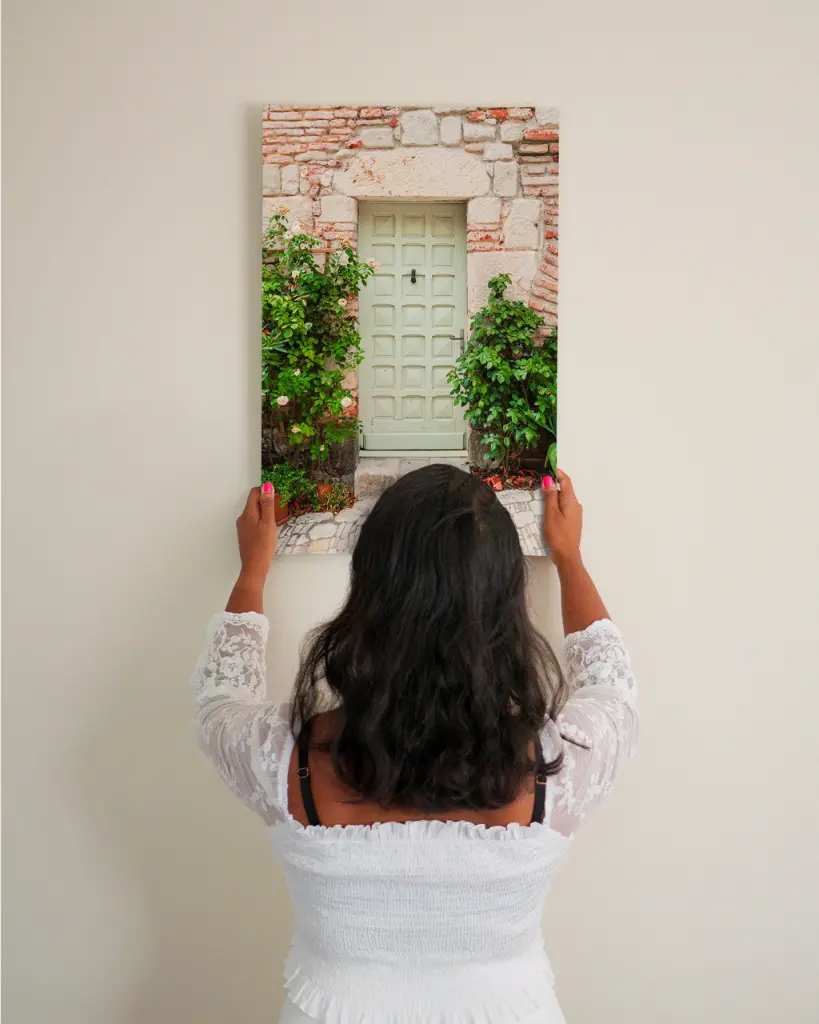 Porte_Penne d'Agenais_toile_simple_3_femme_mur.webp