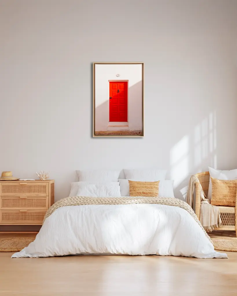 Porte_Rouge_toile_cadre_5_chambre_osier.webp