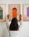 Porte_St Galmier_toile_cadre_3_femme_mur.webp