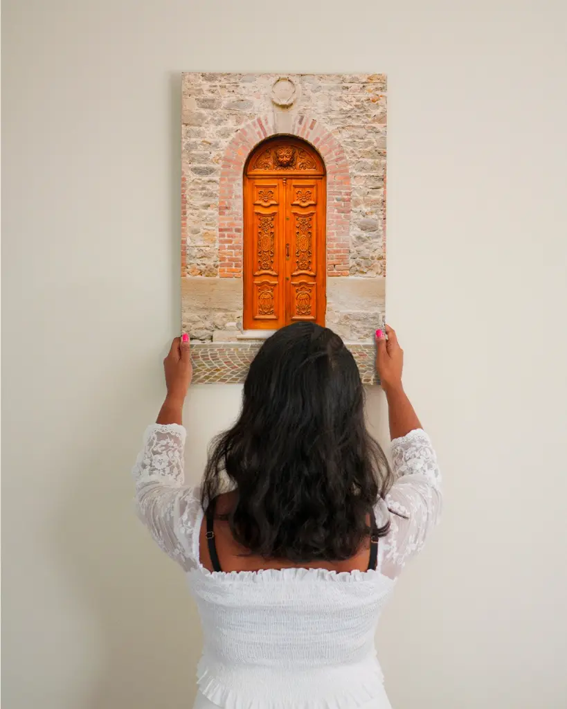 Porte_St Galmier_toile_simple_3_femme_mur.webp