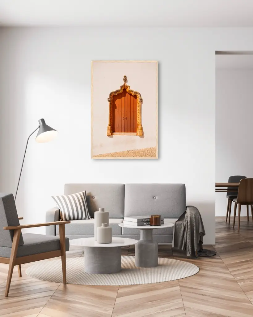 Porte_Tiny Door_Marron_poster_cadre_6_salon_gris_tissus_moderne.webp