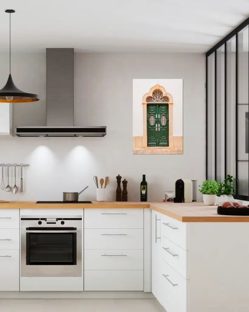 Porte_Verte_Estoi_aluminium_4_encadre_cuisine_moderne_industriel.webp