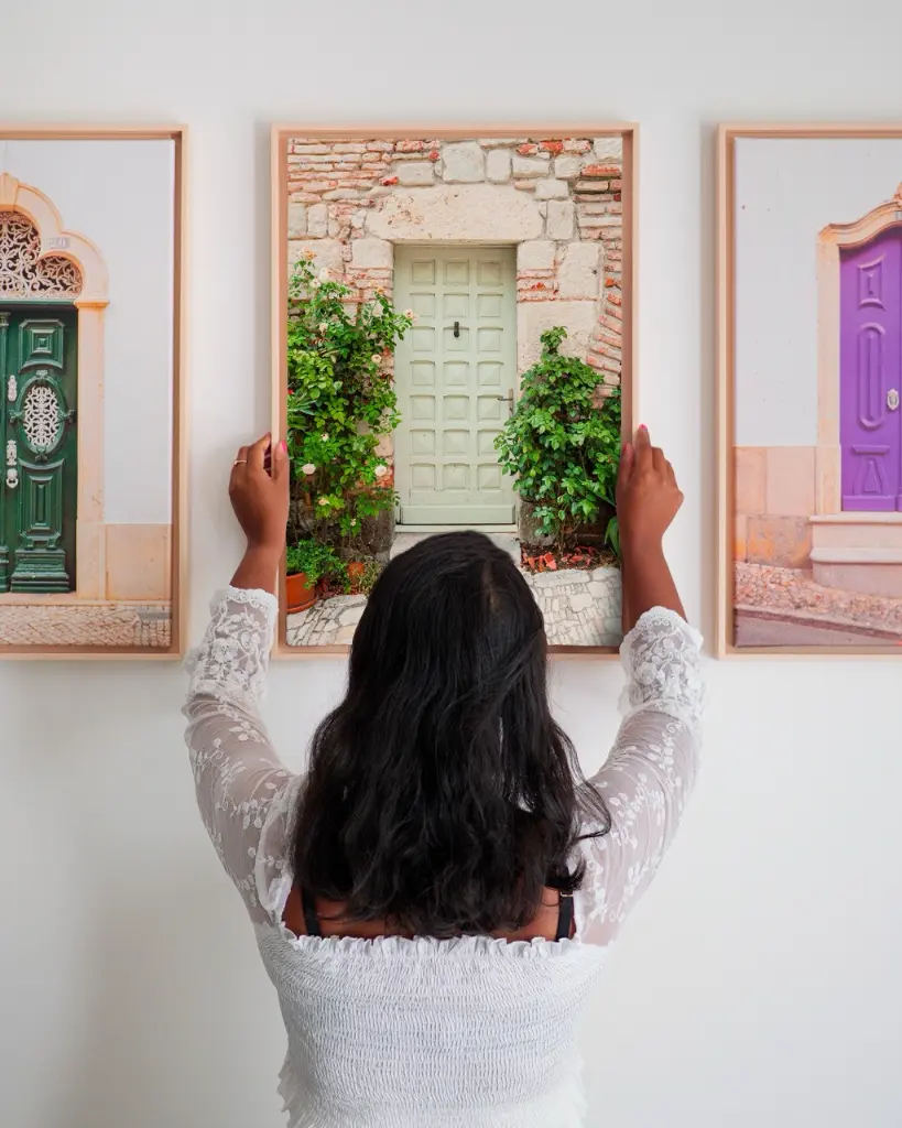 Porte_Penne d'Agenais_toile_encadre_femme_mur.webp