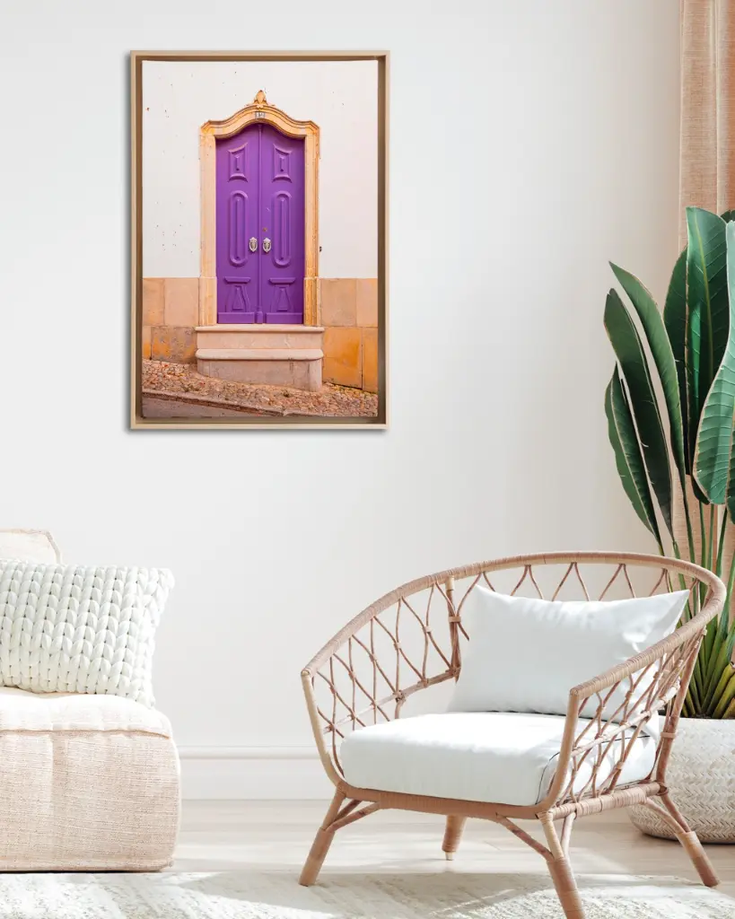 Porte_violet_toile_cadre_4_salon_osier.webp