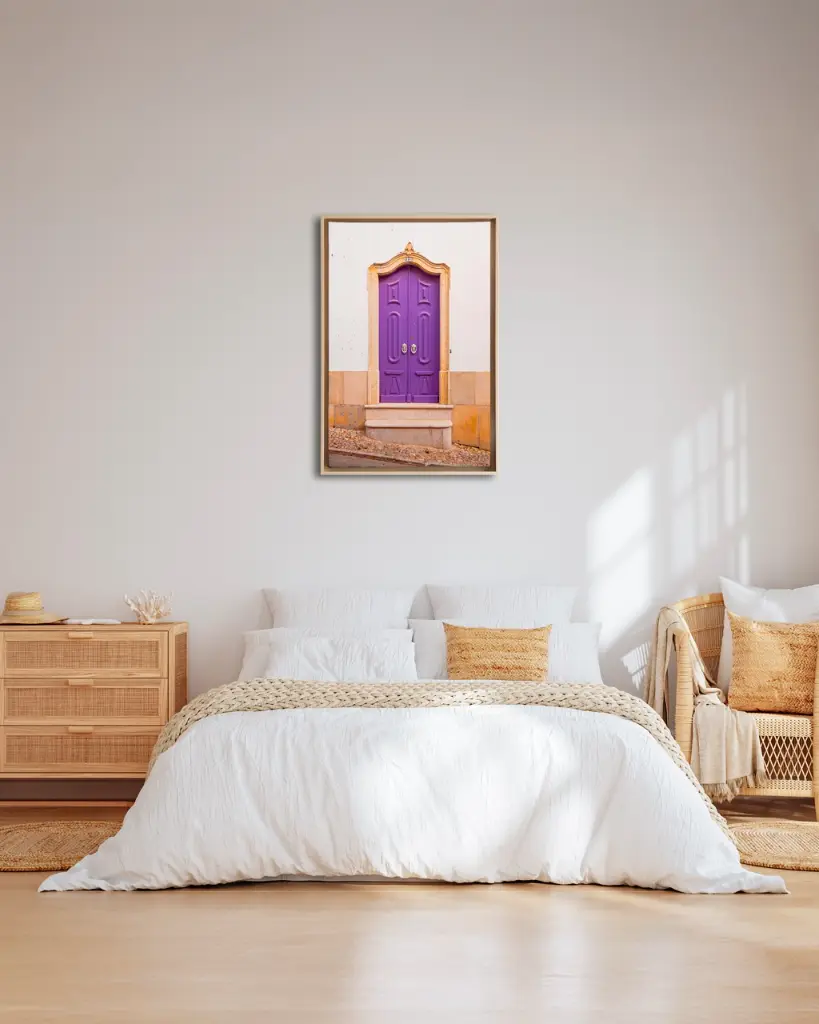 Porte_violet_toile_cadre_5_chambre_osier.webp
