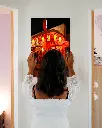 Restaurant_Retro_aluminium_3_femme_mur.webp