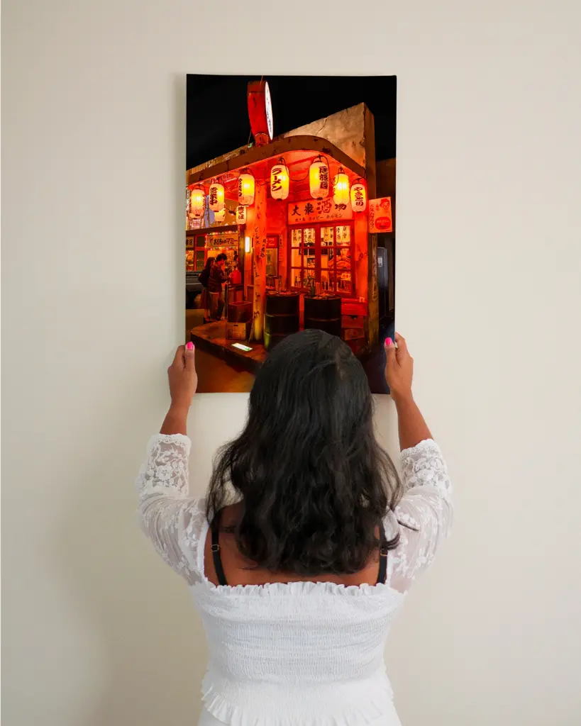 Restaurant_Retro_toile_simple_3_femme_mur.webp