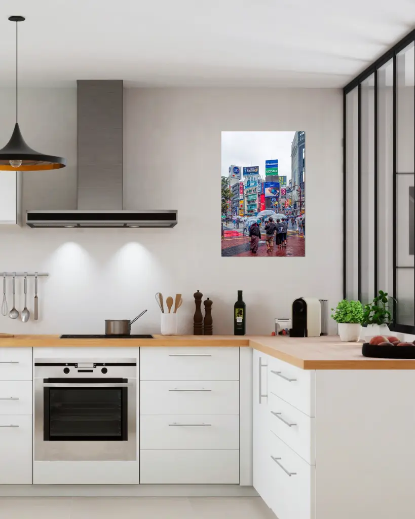 Shibuya_Crossing_Pluie_aluminium_4_encadre_cuisine_moderne_industriel.webp