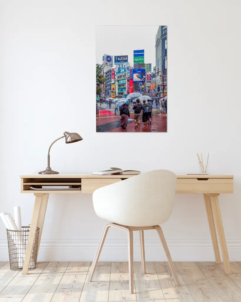 Shibuya_Crossing_Pluie_fine art_6_bureau_scandinave_moderne.webp