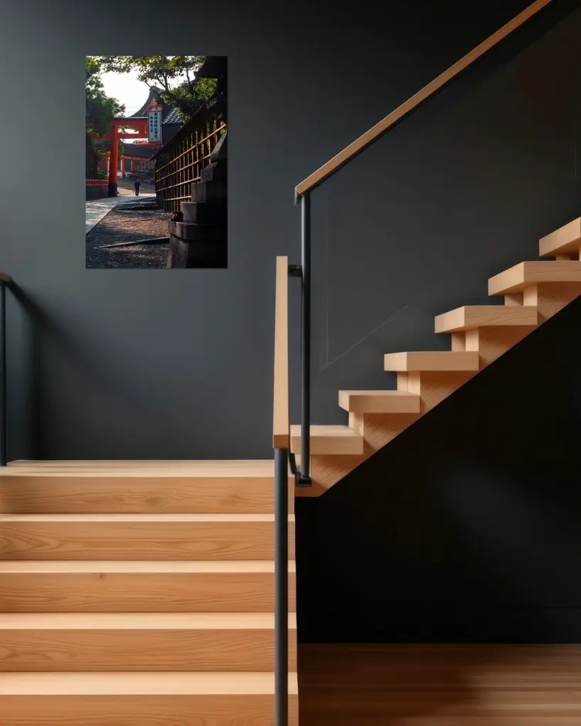 Temple_Inari_Kyoto_Papi_aluminium_5_escalier_bois_moderne.webp