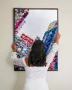Tokyo_Publicité_poster_cadre_3_femme_mur.webp