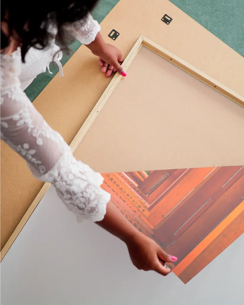Torii_Temple_Inari_fine art_3_femme_cadre.webp
