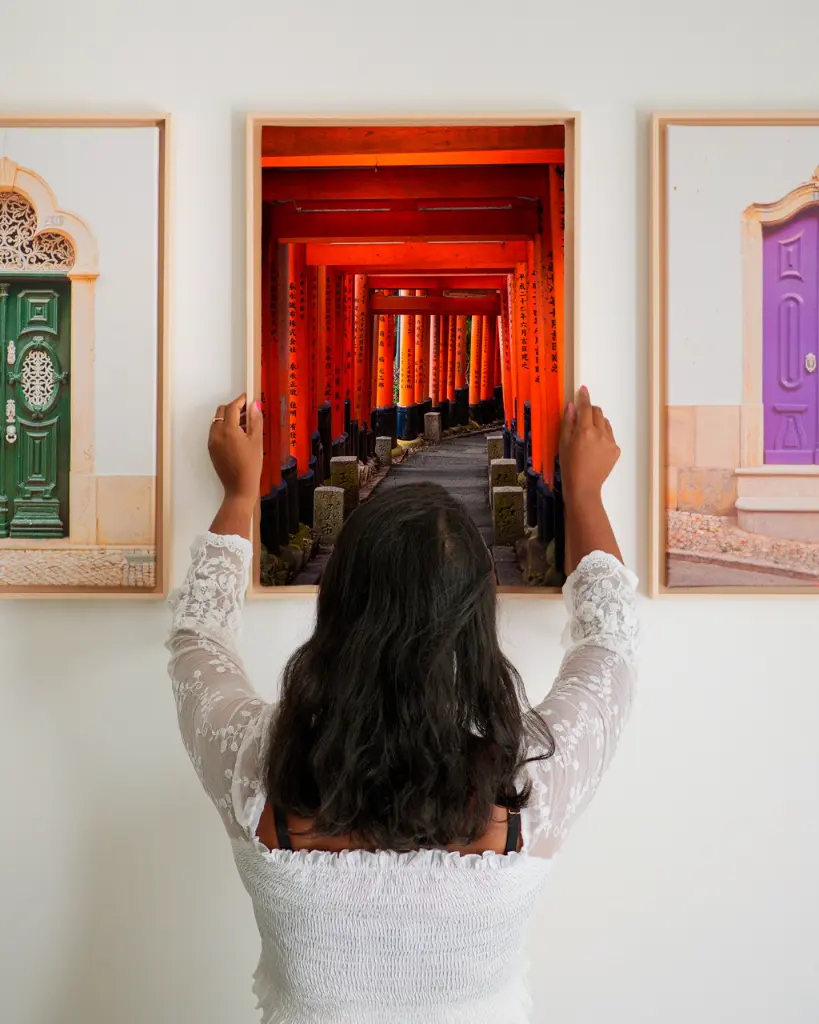 Torii_Temple_Inari_toile_cadre_3_femme_mur.webp