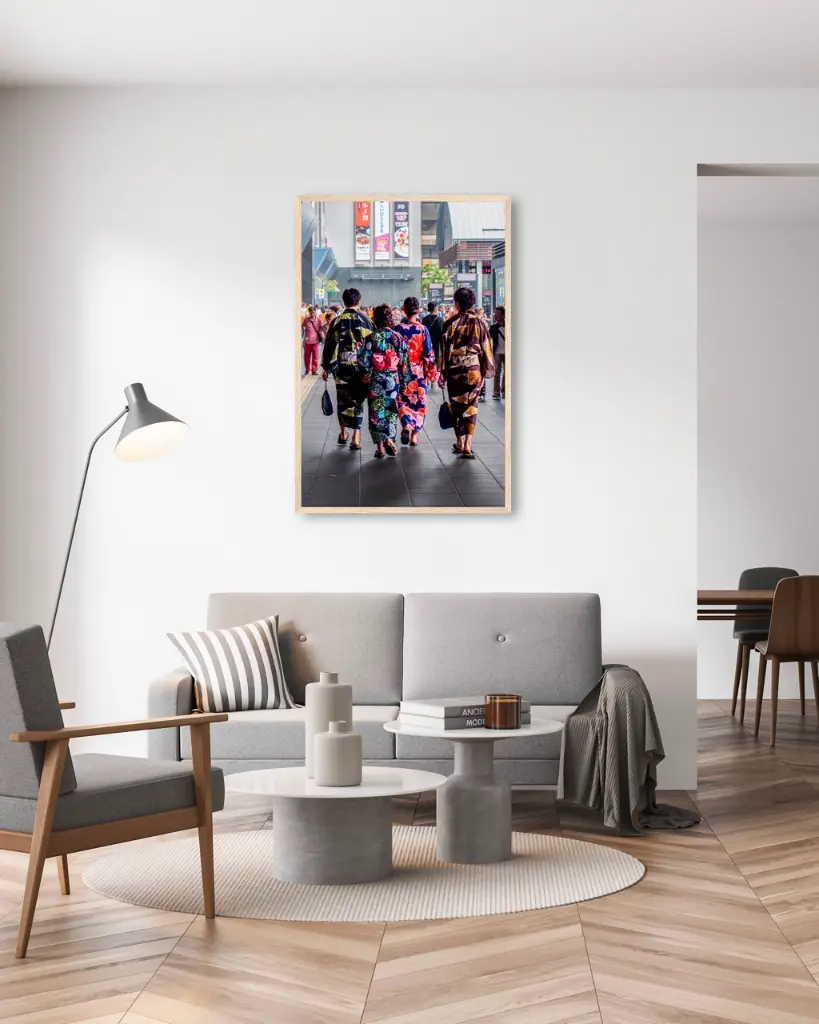 Groupe_Tradition_Ville_poster_cadre_6_salon_gris_tissus_moderne.webp