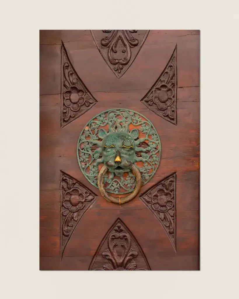 Porte à emblème de tête de lion – Dubrovnik - Aluminium (20x30 cm - 8x12″).webp