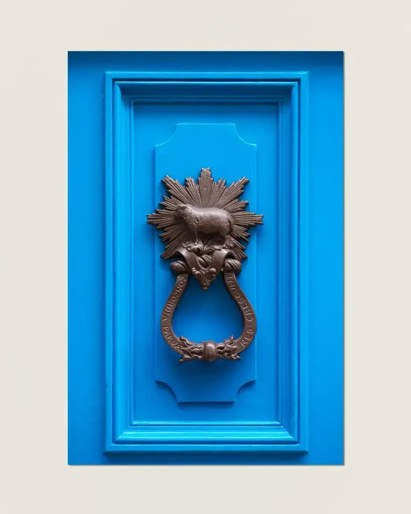 Porte bleue à Londres - Aluminium (20x30 cm - 8x12″).webp