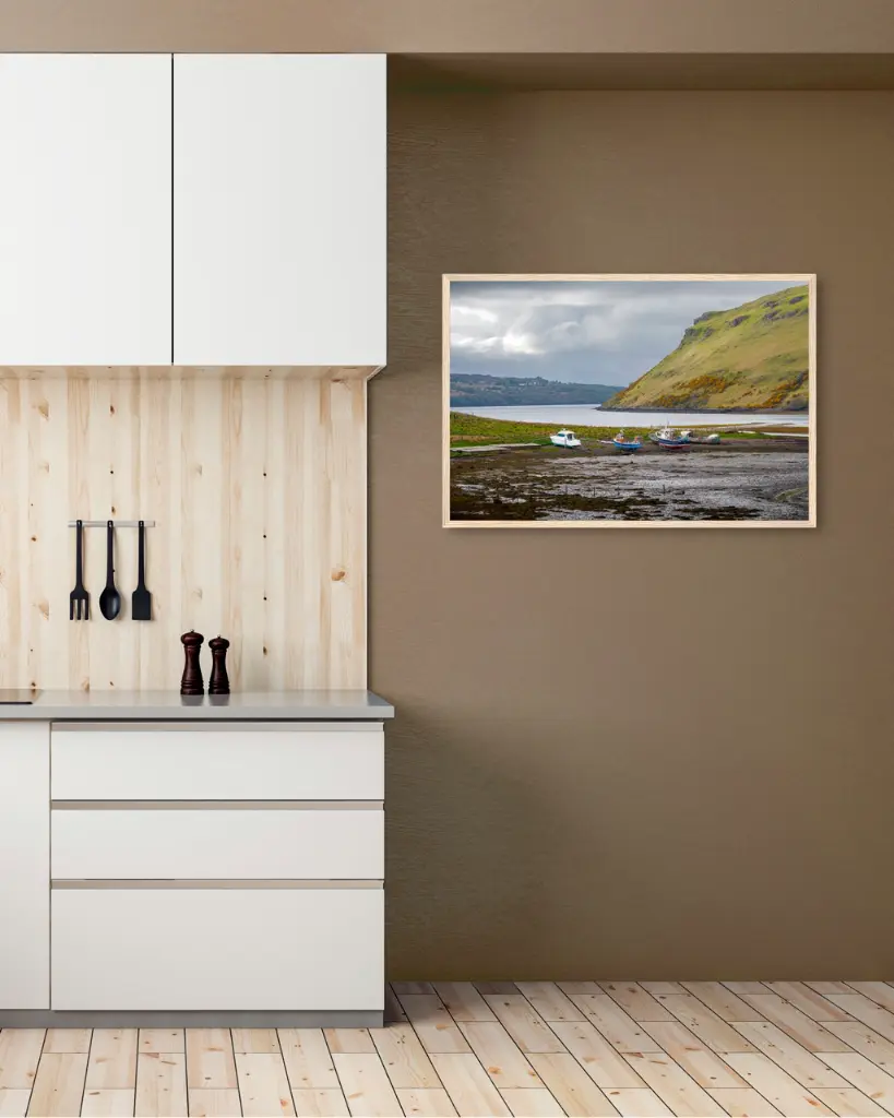 Skye_bateau_montagne_scotland_poster_cadre_3_cuisine_moderne.webp