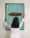 Porte_Libellule_poster_encadre_femme_mur.webp