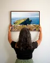 Neist_point_ocean_phare_scotland_toile_cadre_2_femme_mur.webp