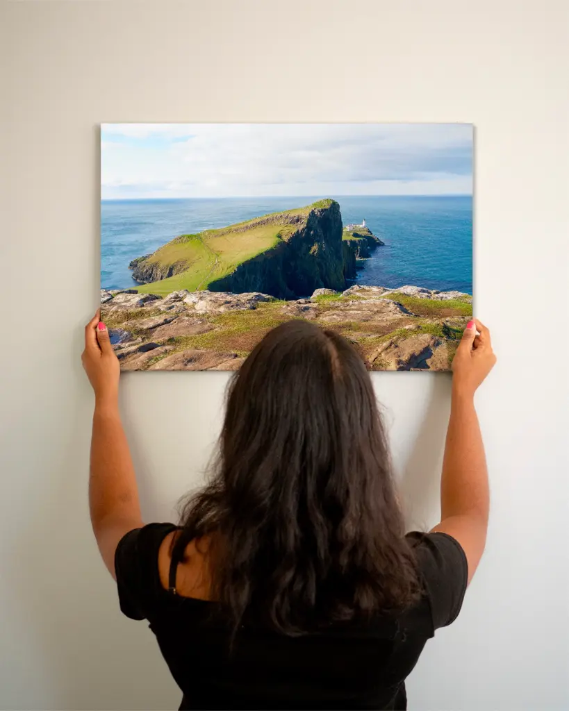 Neist_point_ocean_phare_scotland_toile_simple_2_femme_mur.webp