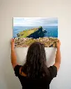 Neist_point_ocean_phare_scotland_aluminium_2_femme_mur.webp