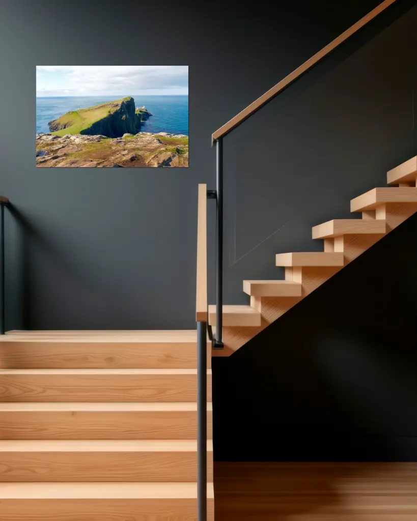 Neist_point_ocean_phare_scotland_aluminium_4_escalier_bois_moderne.webp