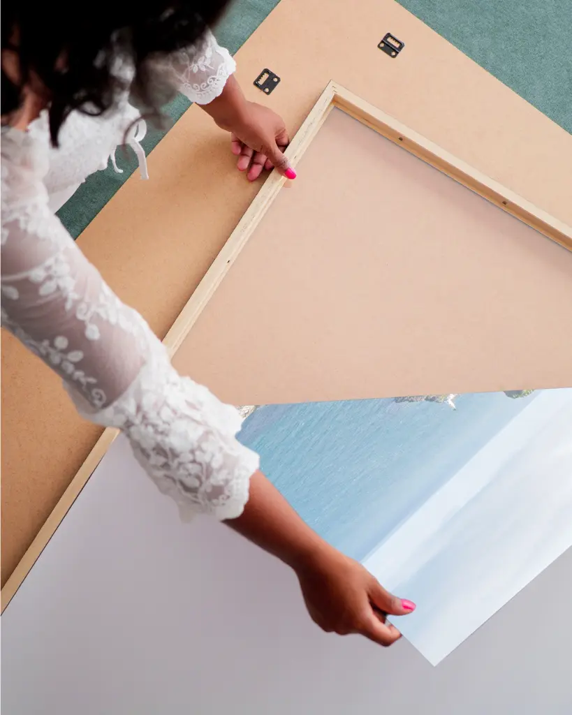 Neist_point_ocean_phare_scotland_fine art_2_femme_cadre.webp