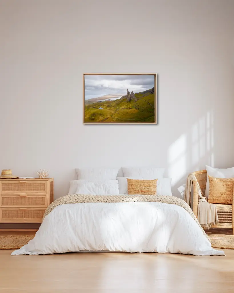 Old_man_storr_drone_toile_cadre_4_chambre_osier.webp