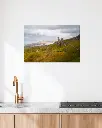Old_man_storr_drone_toile_simple_4_cuisine_scandinave_moderne.webp