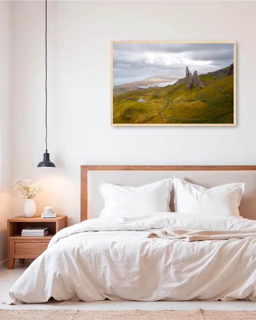 Old_man_storr_drone_poster_cadre_4_chambre_scandinave_moderne.webp