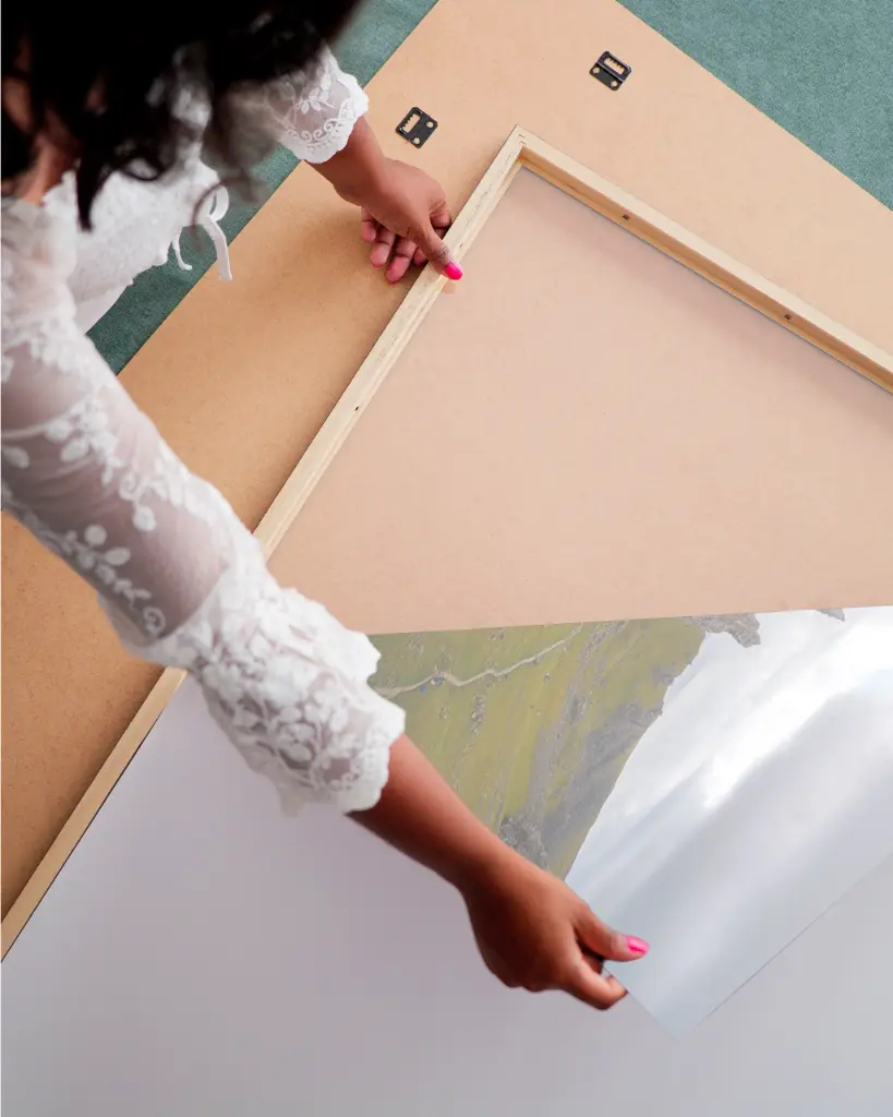 Old_man_storr_drone_fine art_2_femme_cadre.webp