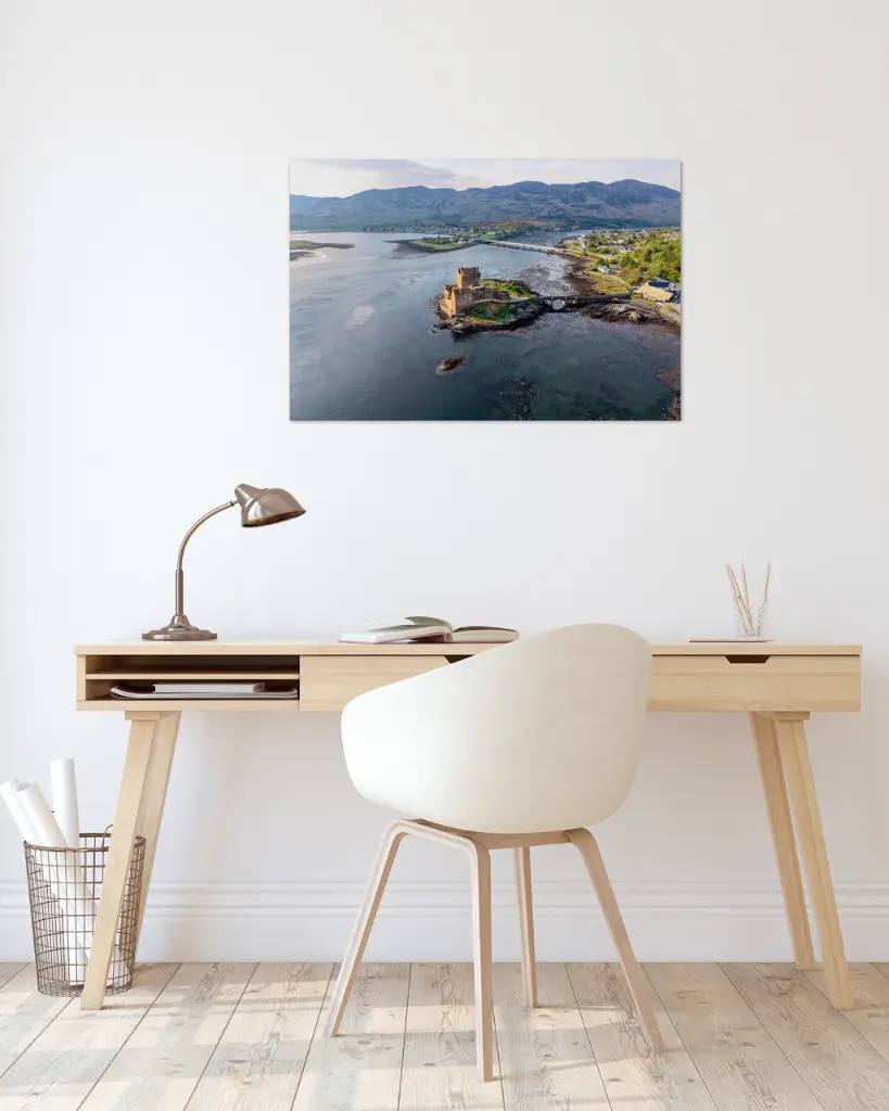 Eilean_donan_chateau_drone_sctoland_fine art_5_bureau_scandinave_moderne.webp