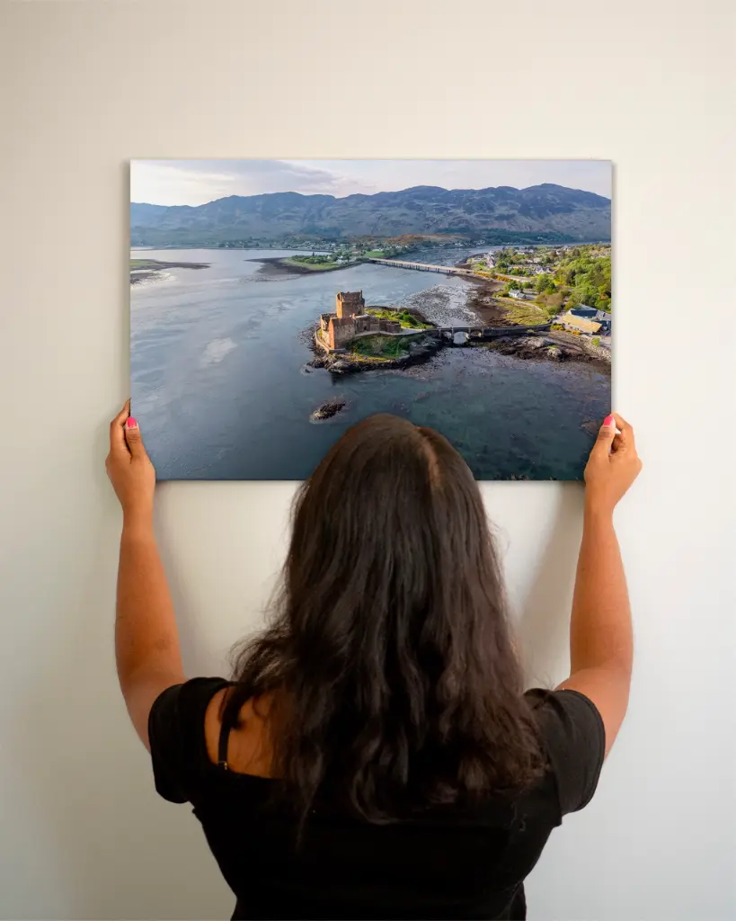 Eilean_donan_chateau_drone_sctoland_toile_simple_2_femme_mur.webp