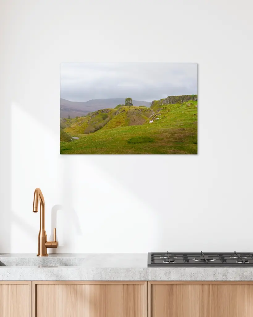 Fairy_glen_montagne_scotland_toile_simple_4_cuisine_scandinave_moderne.webp