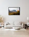 Glencoe_vallee_fleur_jaune_montagne_scotland_toile_cadre_5_salon_beige_tissus_moderne.webp
